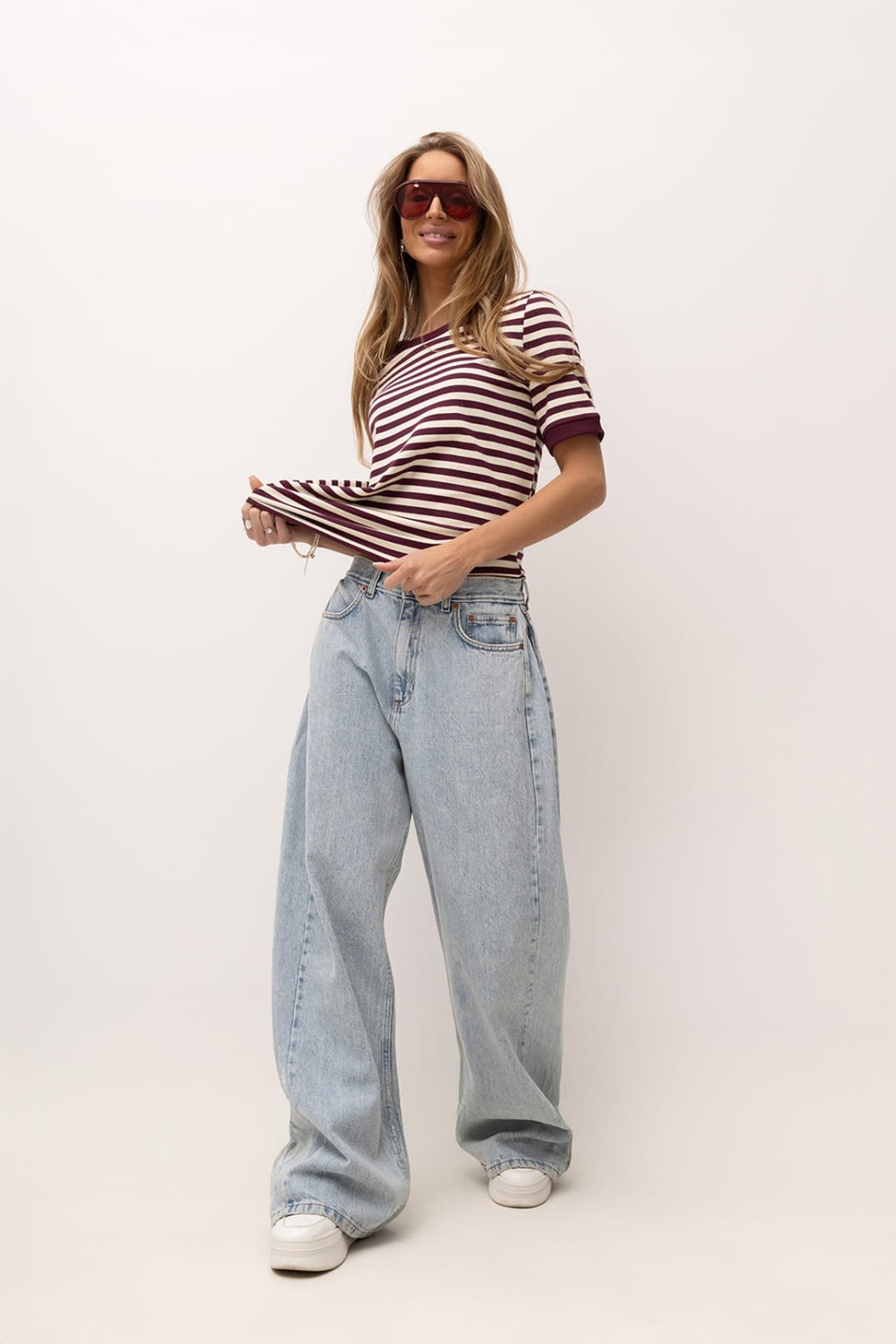 T-SHIRT DAMSKI W PASKI BORDOWO-BEŻOWE bOPOCO