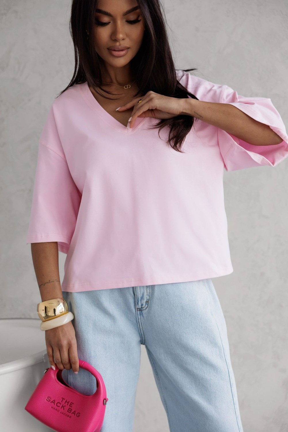 T-SHIRT DAMSKI Z DEKOLTEM V RÓŻOWY ME GUSTA