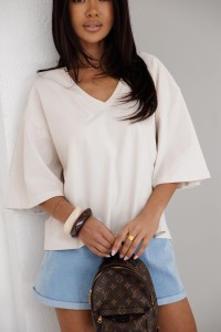 T-shirt damski  z dekoltem w serek beżowy Me Gusta  