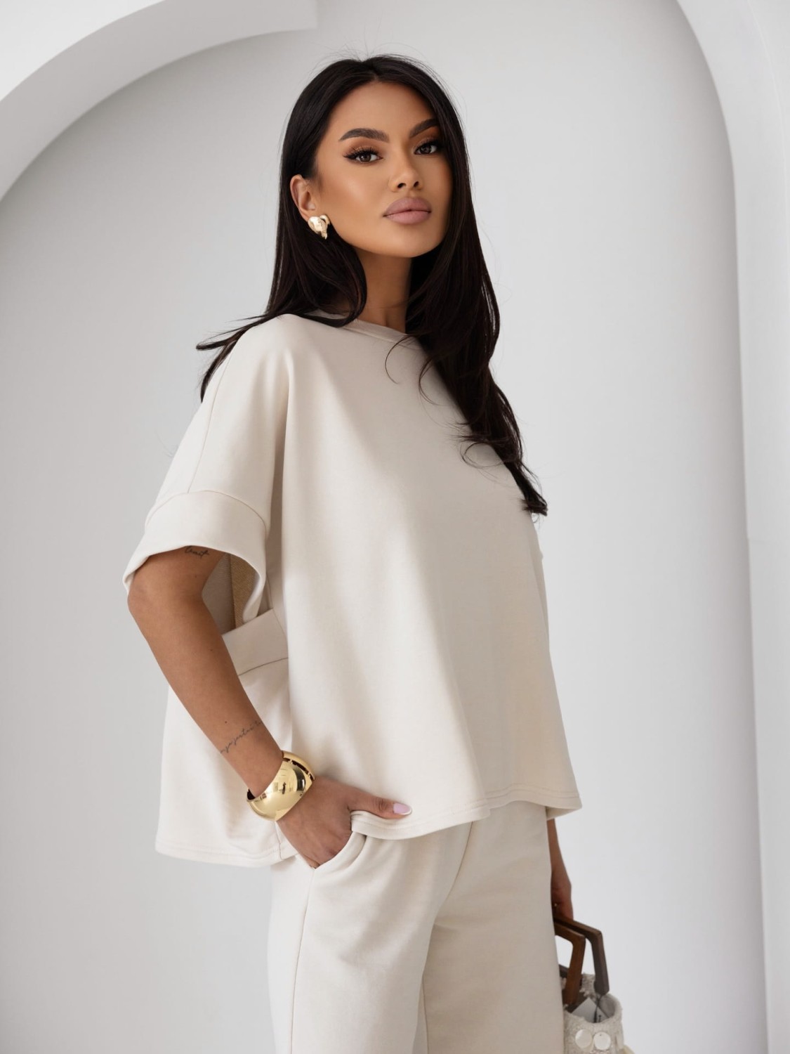 KOMPLET DRESOWY DRES DAMSKI SPODNIE Z SZEROKĄ NOGAWKĄ I LUŹNA BLUZKA BEŻOWY ME GUSTA