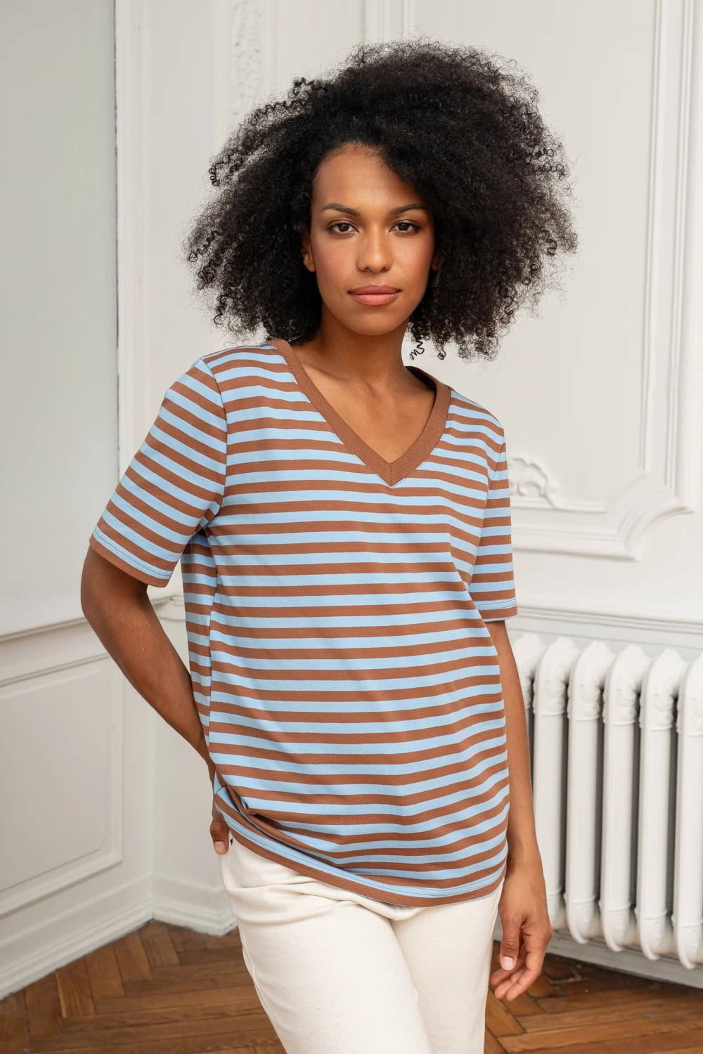 t-shirt damski w paski dekolt serek karmel niebieski bopoco