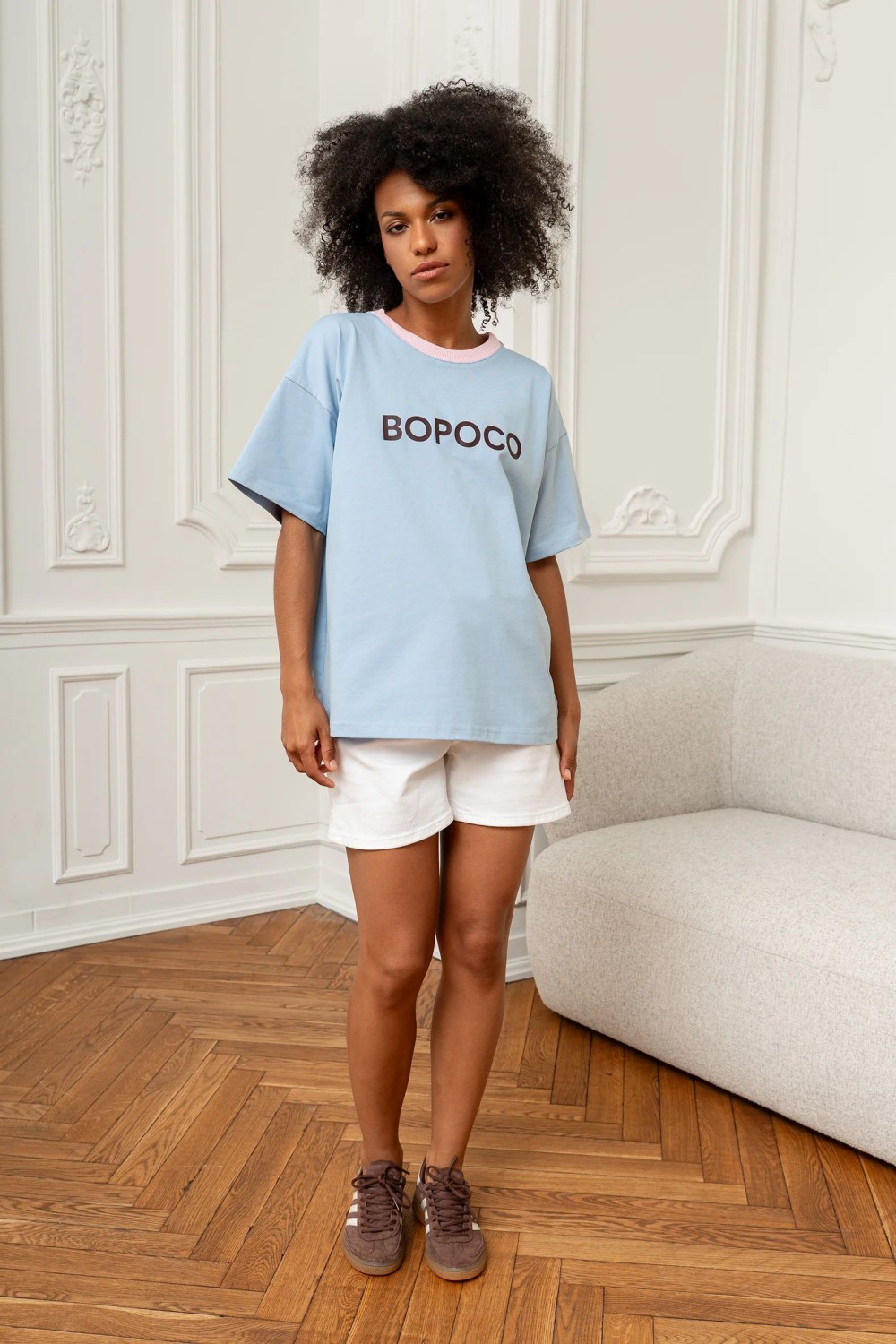 t-shirt damski bopoco błękitny z różową lamówką