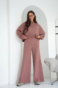 Dres damski komplet szerokie spodnie i bluza brudny róż Me Gusta   
