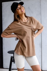 T-shirt damski z kieszonką karmel Me Gusta   