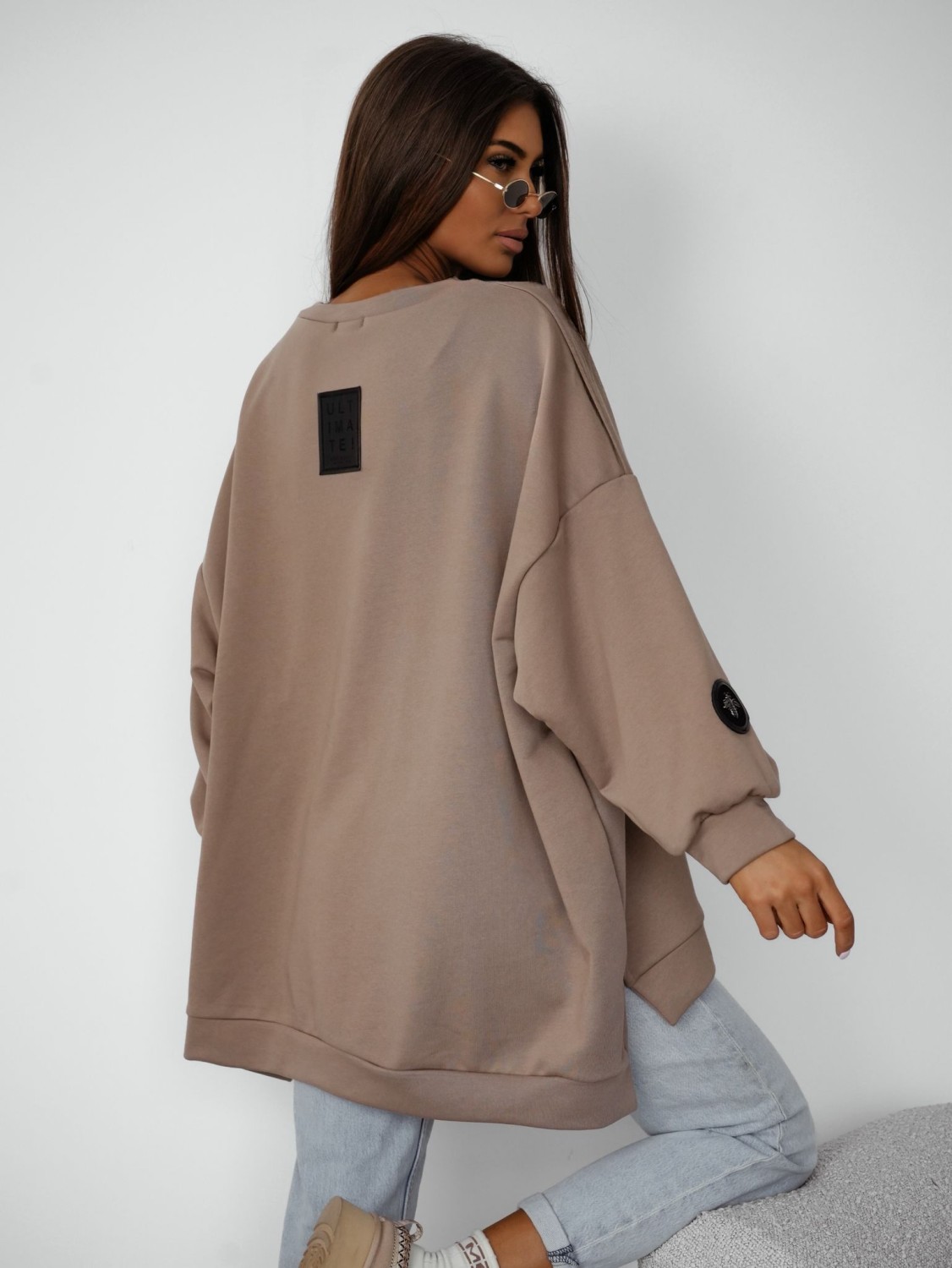 modna bluza damska oversize z naszywkami mucha beżowa ciemna me gusta