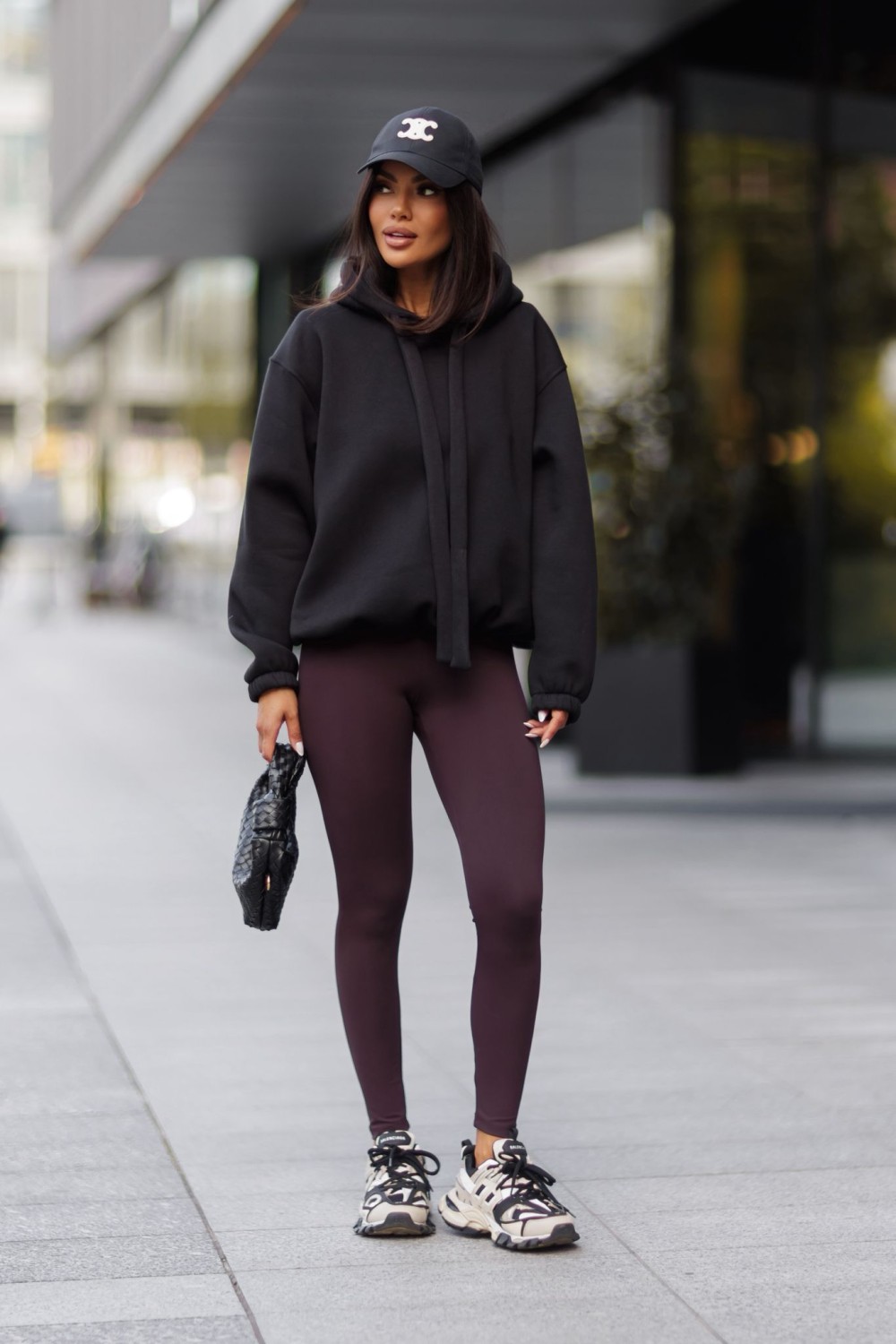 bluza damska z regulacją dołem ocieplana oversize kaptur czarna me gusta