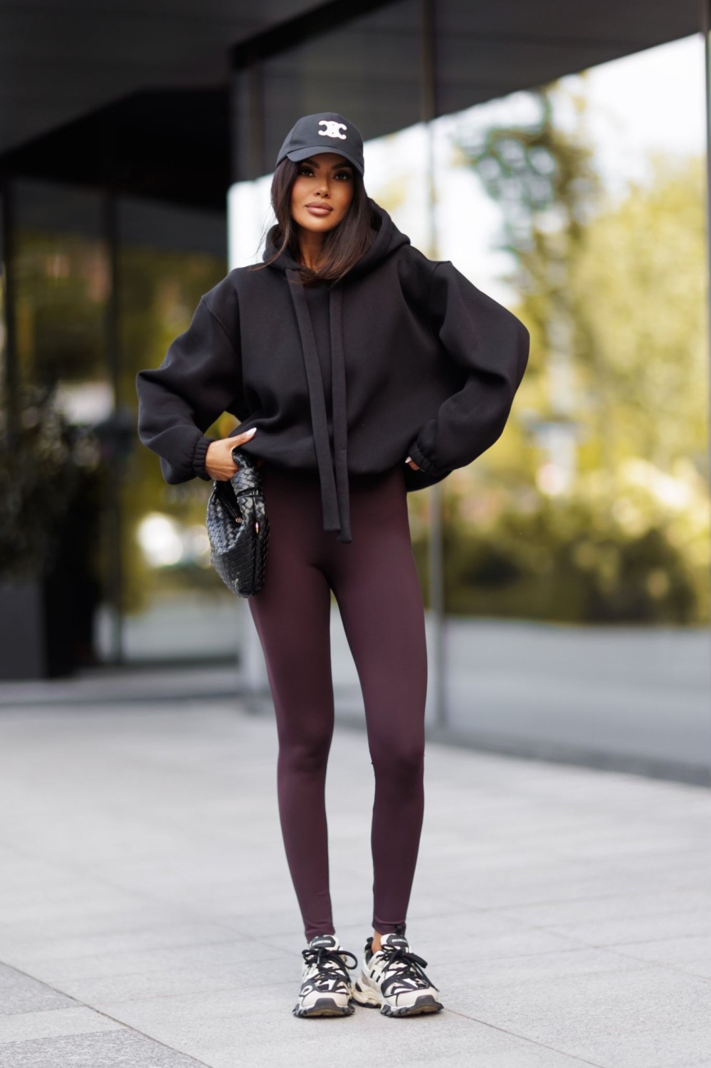 bluza damska z regulacją dołem ocieplana oversize kaptur czarna me gusta