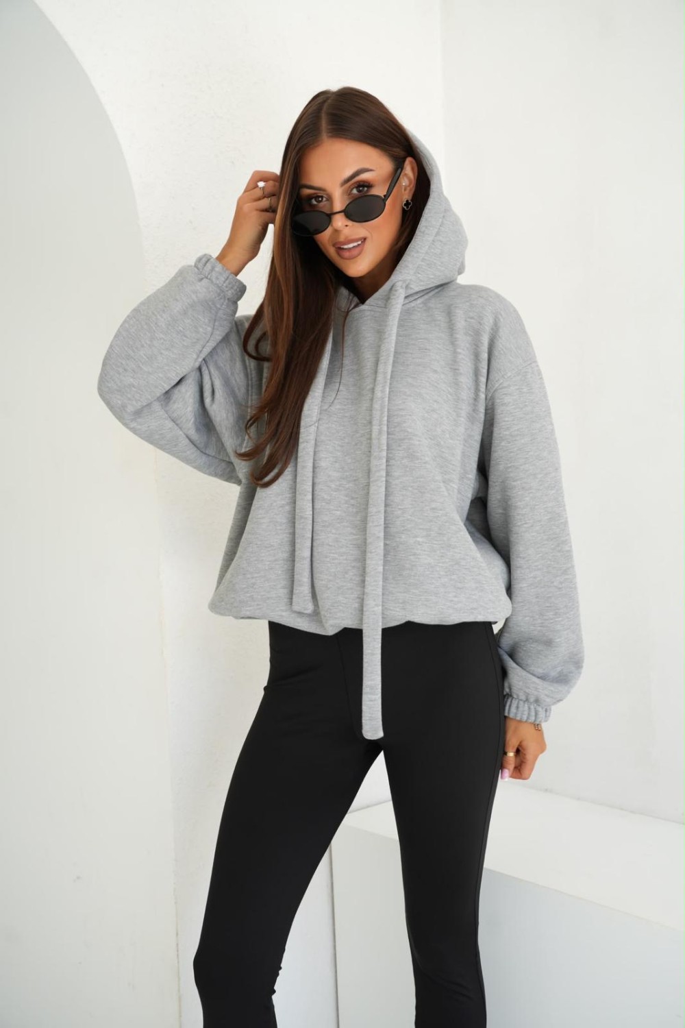 bluza damska z regulacją dołem ocieplana oversize kaptura szara me gusta