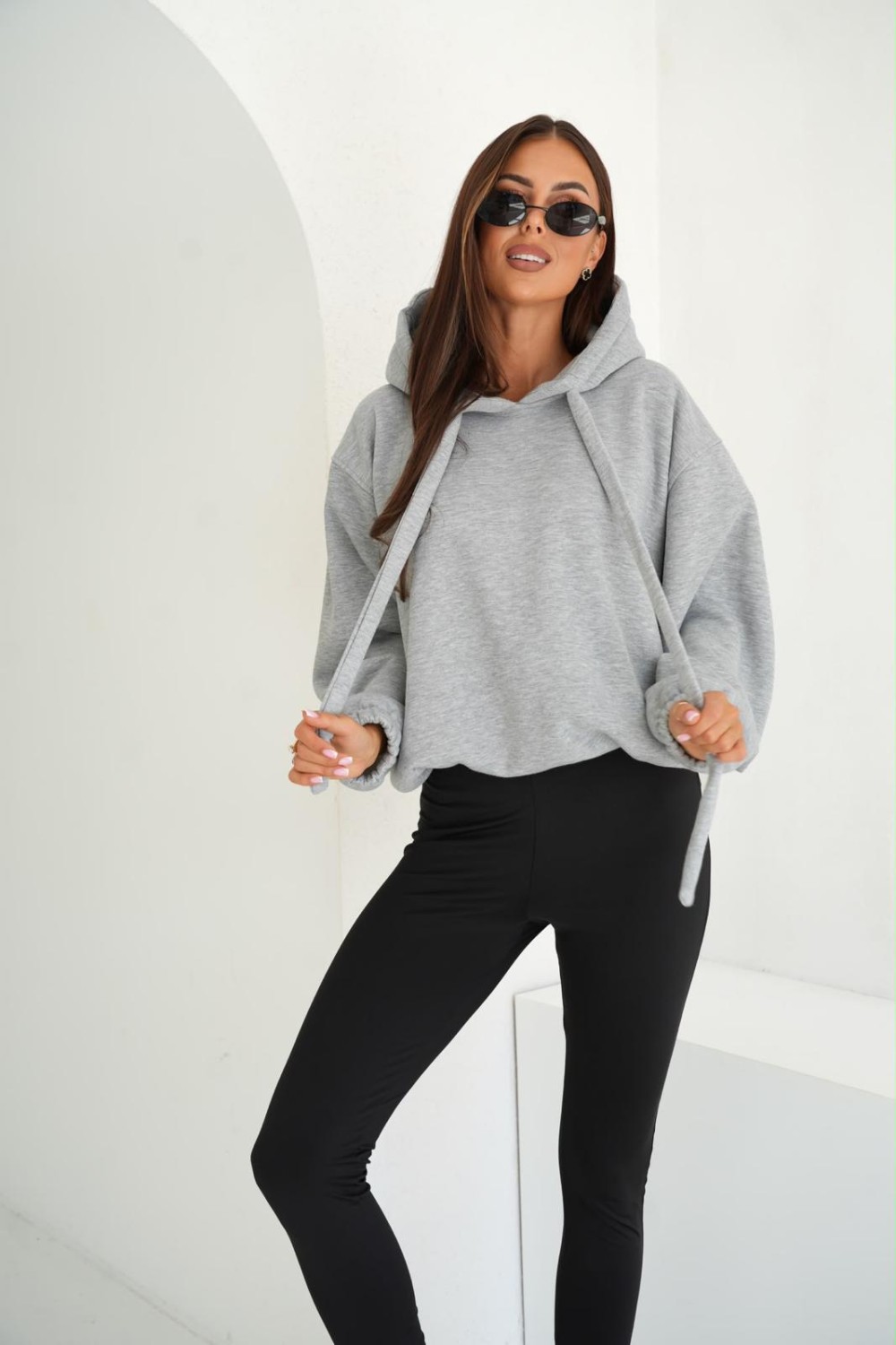 bluza damska z regulacją dołem ocieplana oversize kaptura szara me gusta