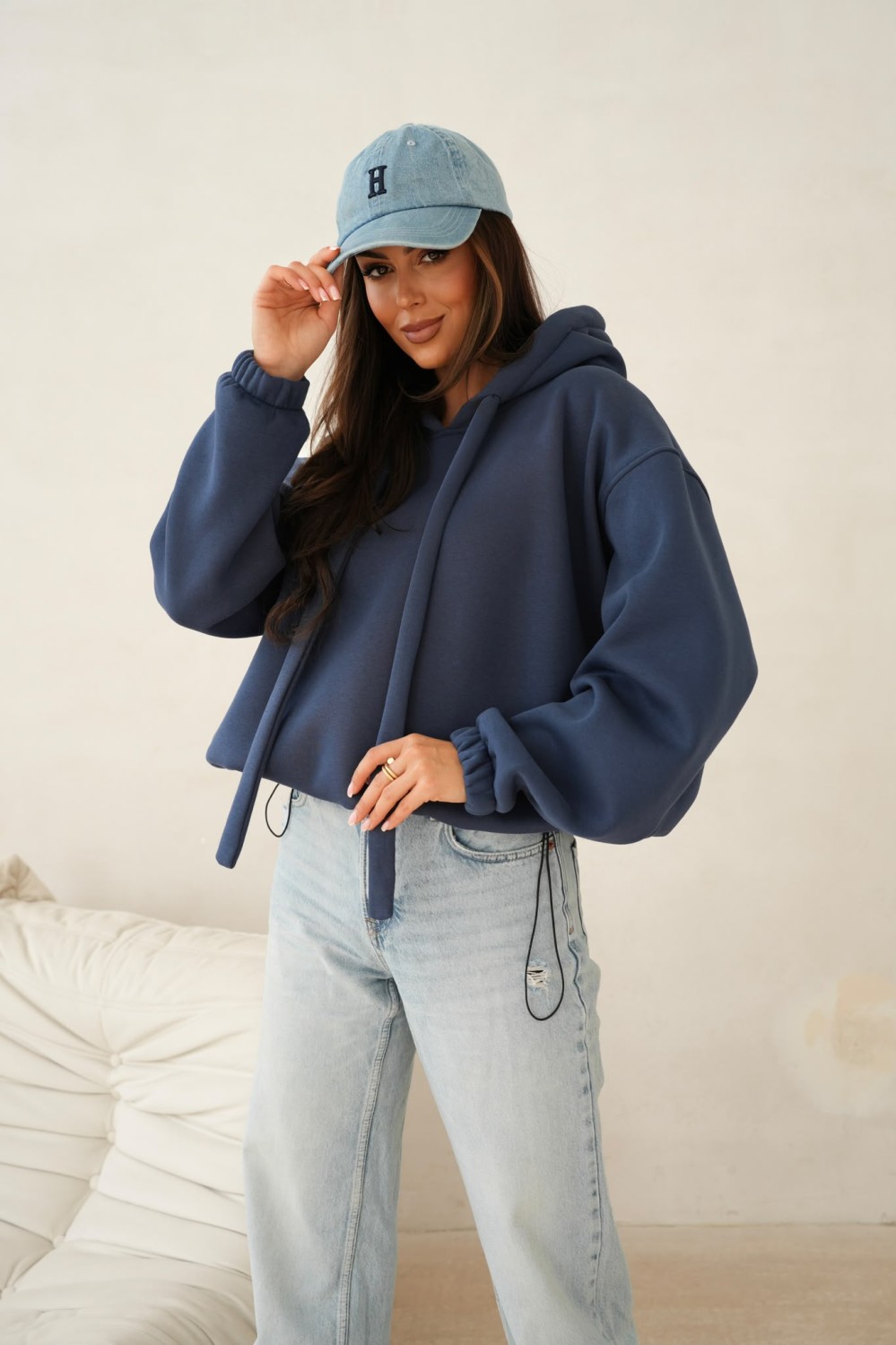 bluza damska z regulacją dołem ocieplana oversize kaptur granatowa me gusta