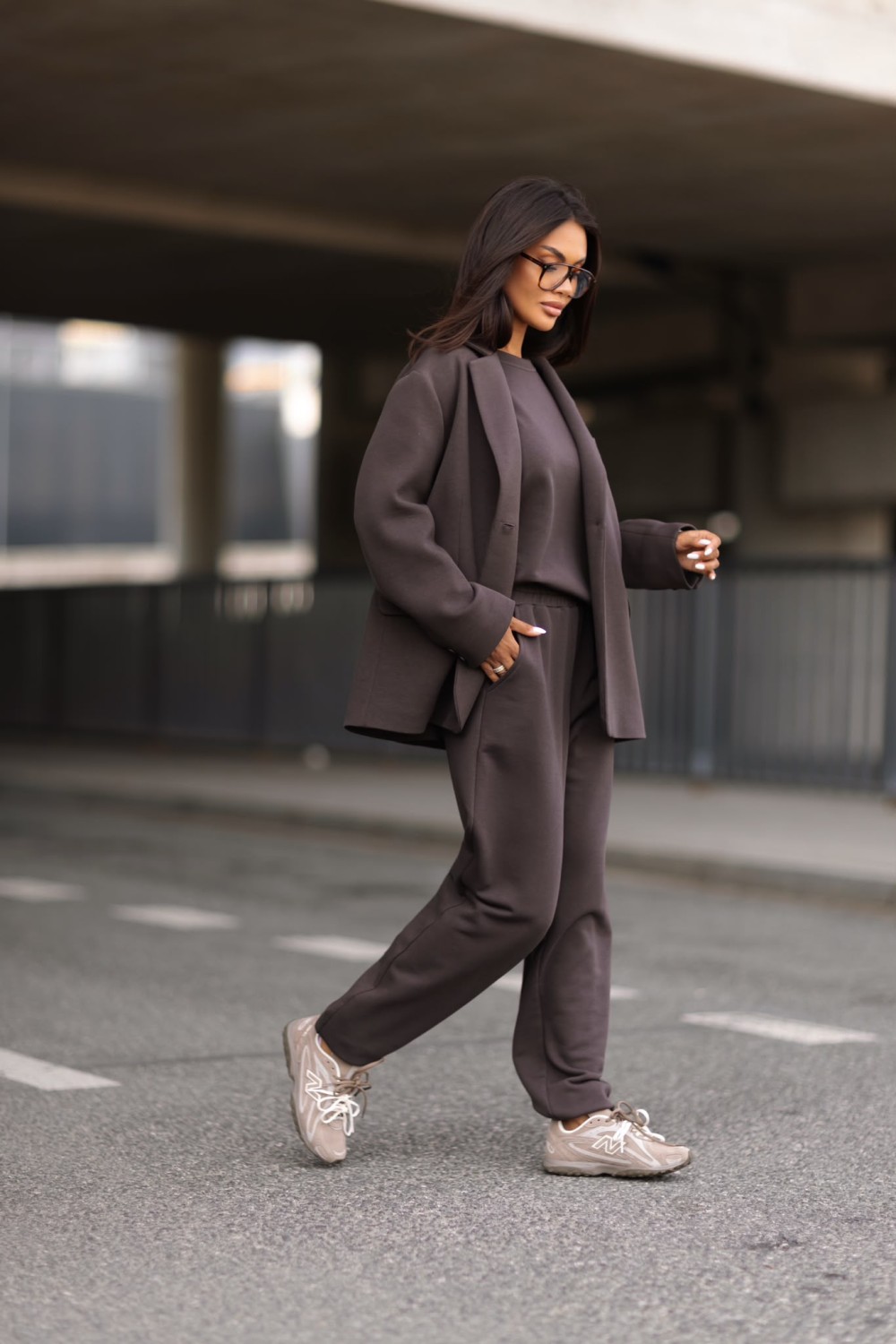 dres damski spodnie i bluza brązowy komplet me gusta