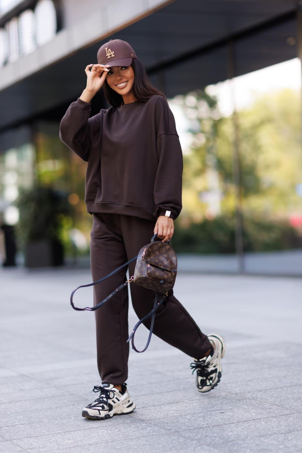 dres damski spodnie i bluza brązowy komplet me gusta