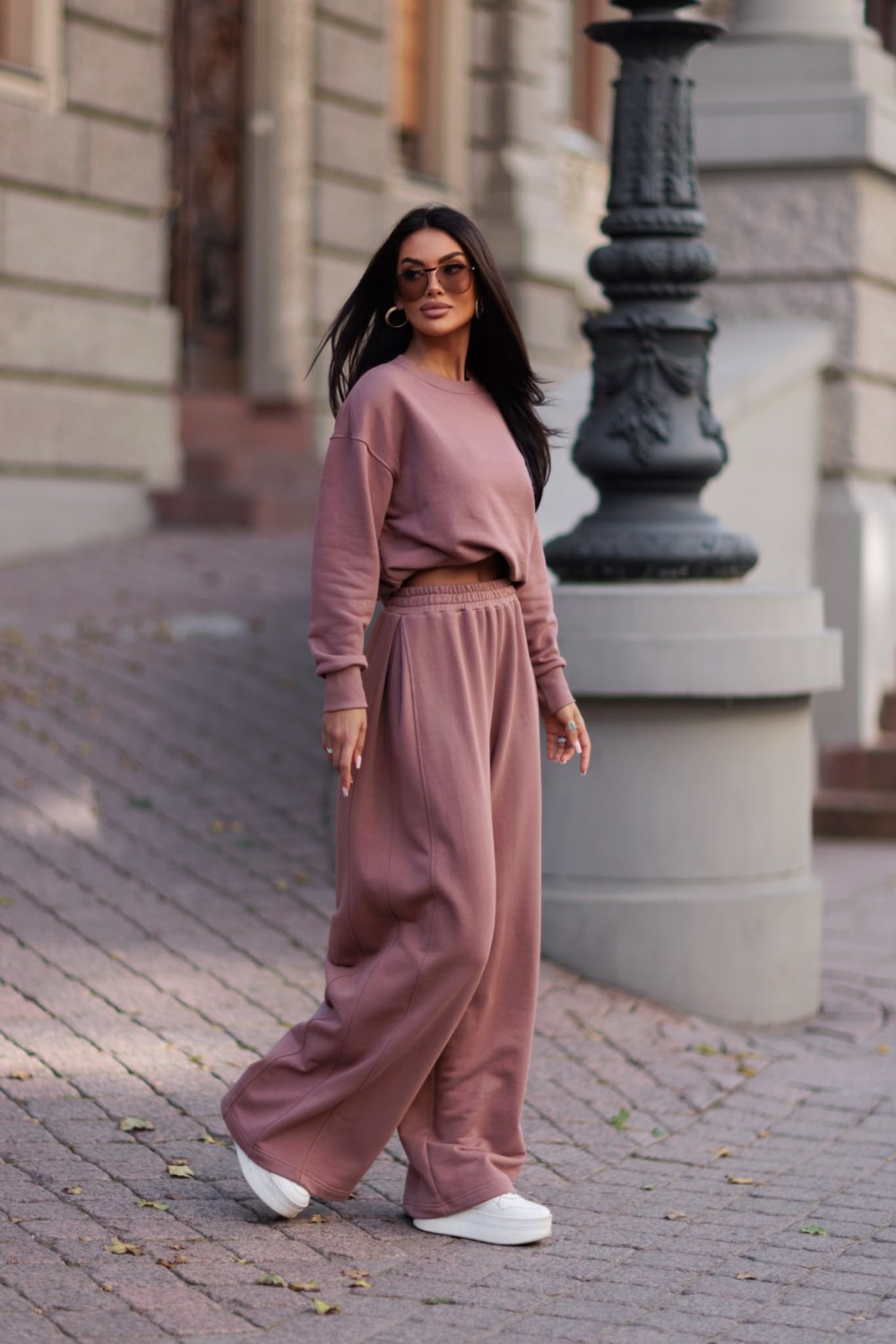 dres damski komplet szerokie spodnie z regulacją i bluza z poduszkami me gusta