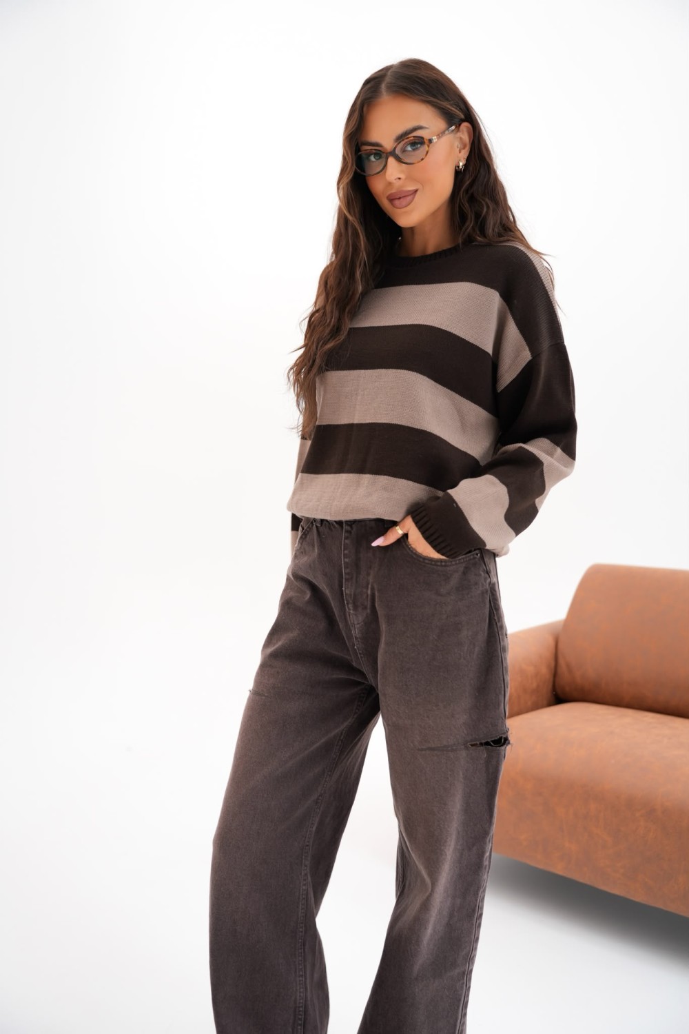 sweter damski w pasy brazowy bezowy me gusta
