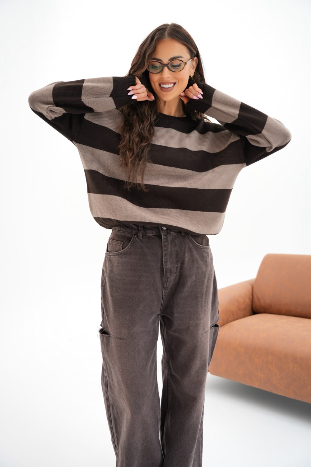 sweter damski w pasy brazowy bezowy me gusta
